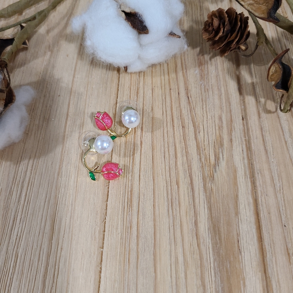 🌷⚘️NEW🌷⚘️BEAUTIFUL!! Tulip and Faux Pearl Earrings in GOLD 🌷⚘️ - Picture 14 of 16